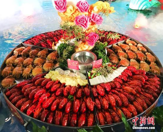 小龍蝦橫行德國柏林 政府鼓勵吃貨們大快朵頤！